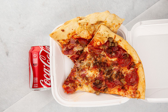 LouisvillePizzaKing_2SMeatBusterWithSodaCan_5