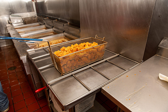 IndisChicken_Action_Frying_18