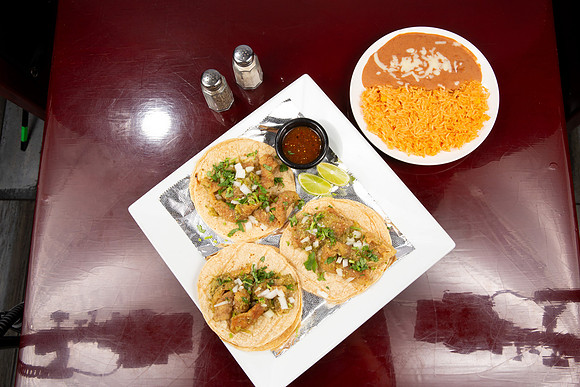 LosCabosMexicanGrill_StreetTacos_ChicharronTacos_04