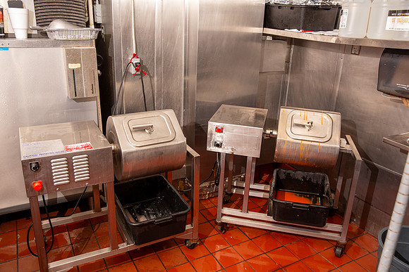 IndisChicken_Action_Marinating_04