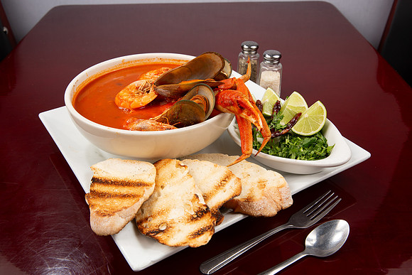 LosCabosMexicanGrill_Seafood_SevenSeasSoup_06