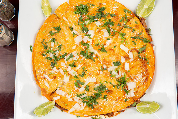 LosCabosMexicanGrill_Quesadillas_Birria Pizza_05
