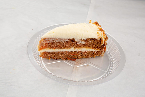 LouisvillePizzaKing_CarrotCake_2