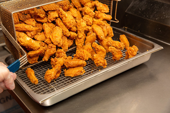 IndisChicken_Action_Frying_26