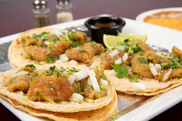 LosCabosMexicanGrill_StreetTacos_ChicharronTacos_03