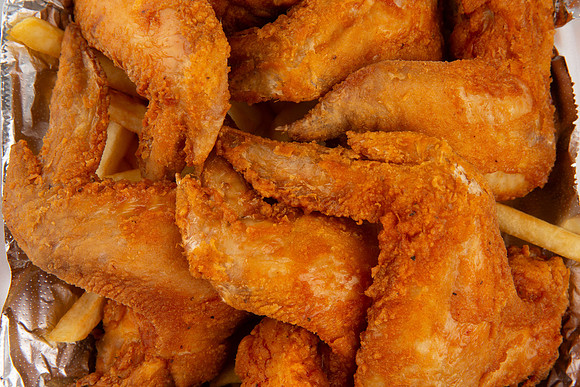 LouisvillePizzaKing_6Wings_3